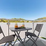 Апартаменты Maloa One Bedroom Смоквица