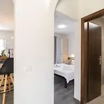 Апартаменты Maloa One Bedroom Смоквица
