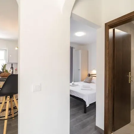 Apartment Maloa One Bedroom Smokvica (Korcula)
